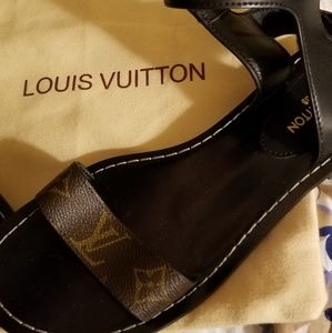 Black brown nomad sandals